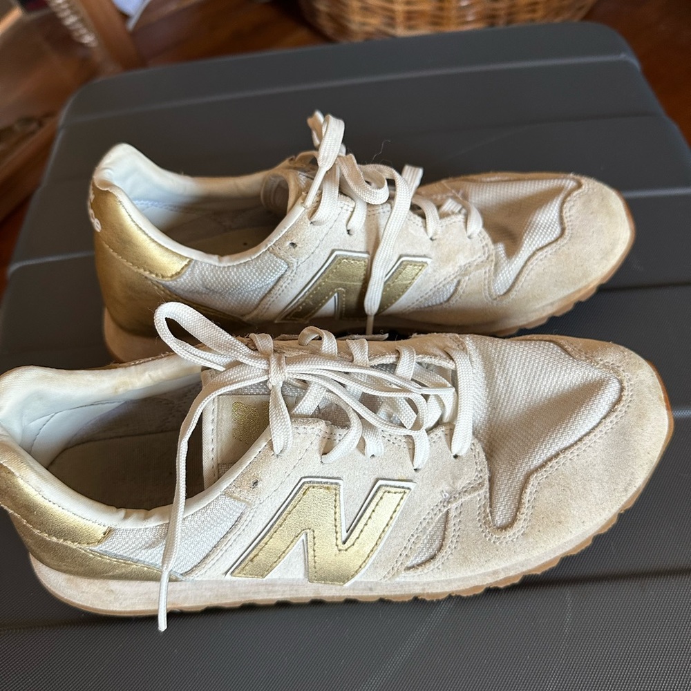 NB 520 Woman’s size 10 sneakers